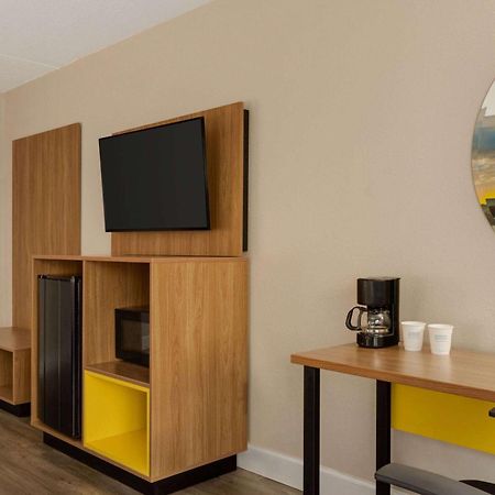 Days Inn By Wyndham Myrtle Beach-Beach Front Екстер'єр фото