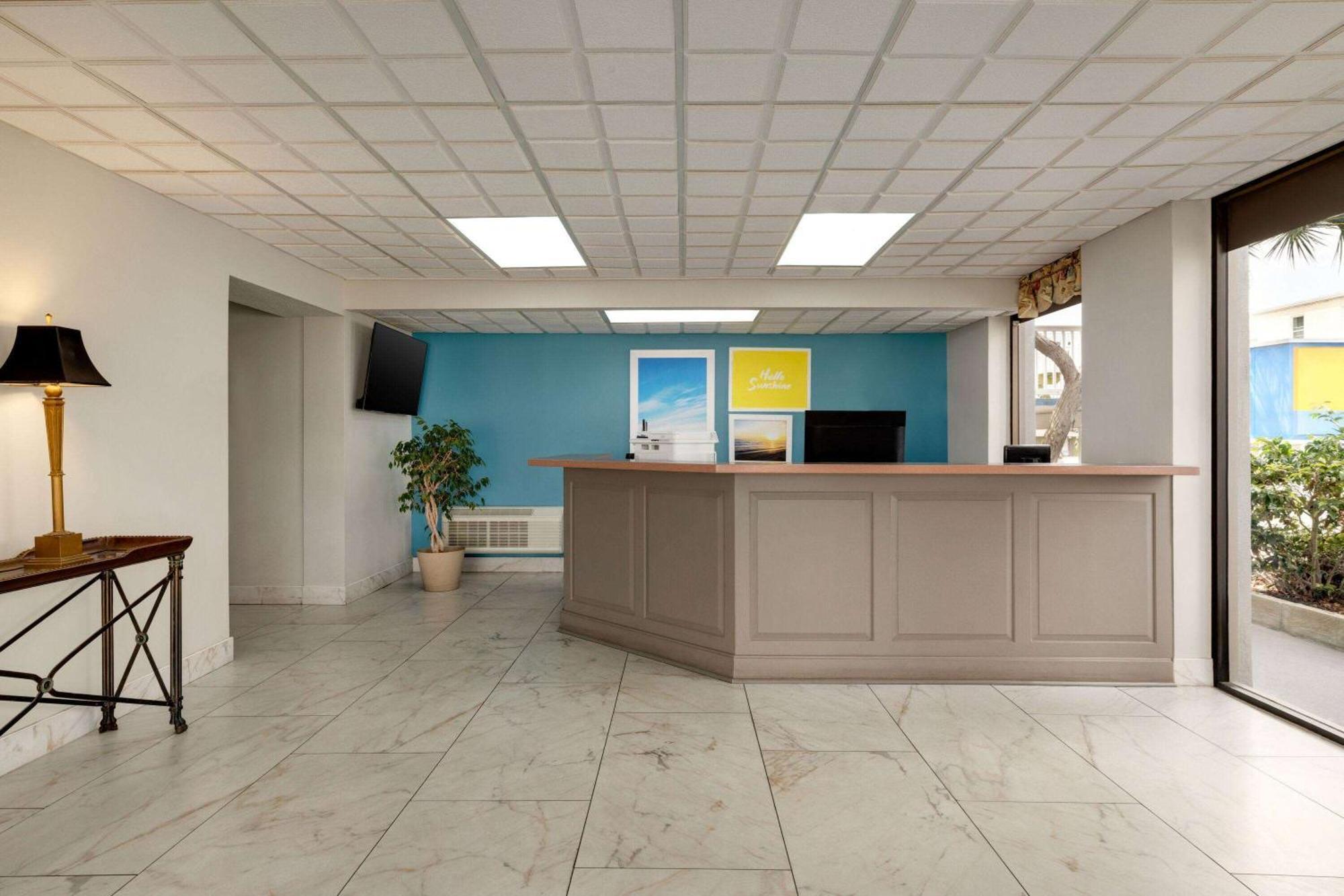 Days Inn By Wyndham Myrtle Beach-Beach Front Екстер'єр фото