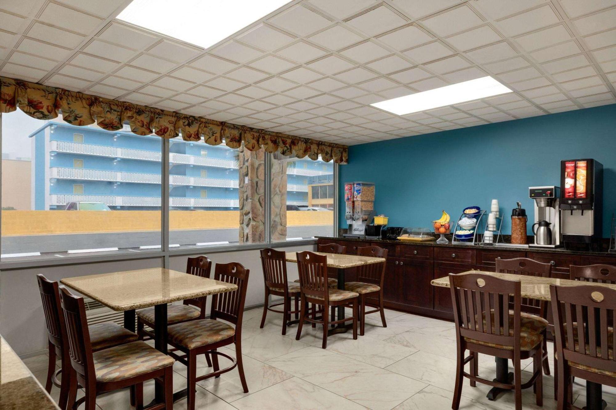 Days Inn By Wyndham Myrtle Beach-Beach Front Екстер'єр фото