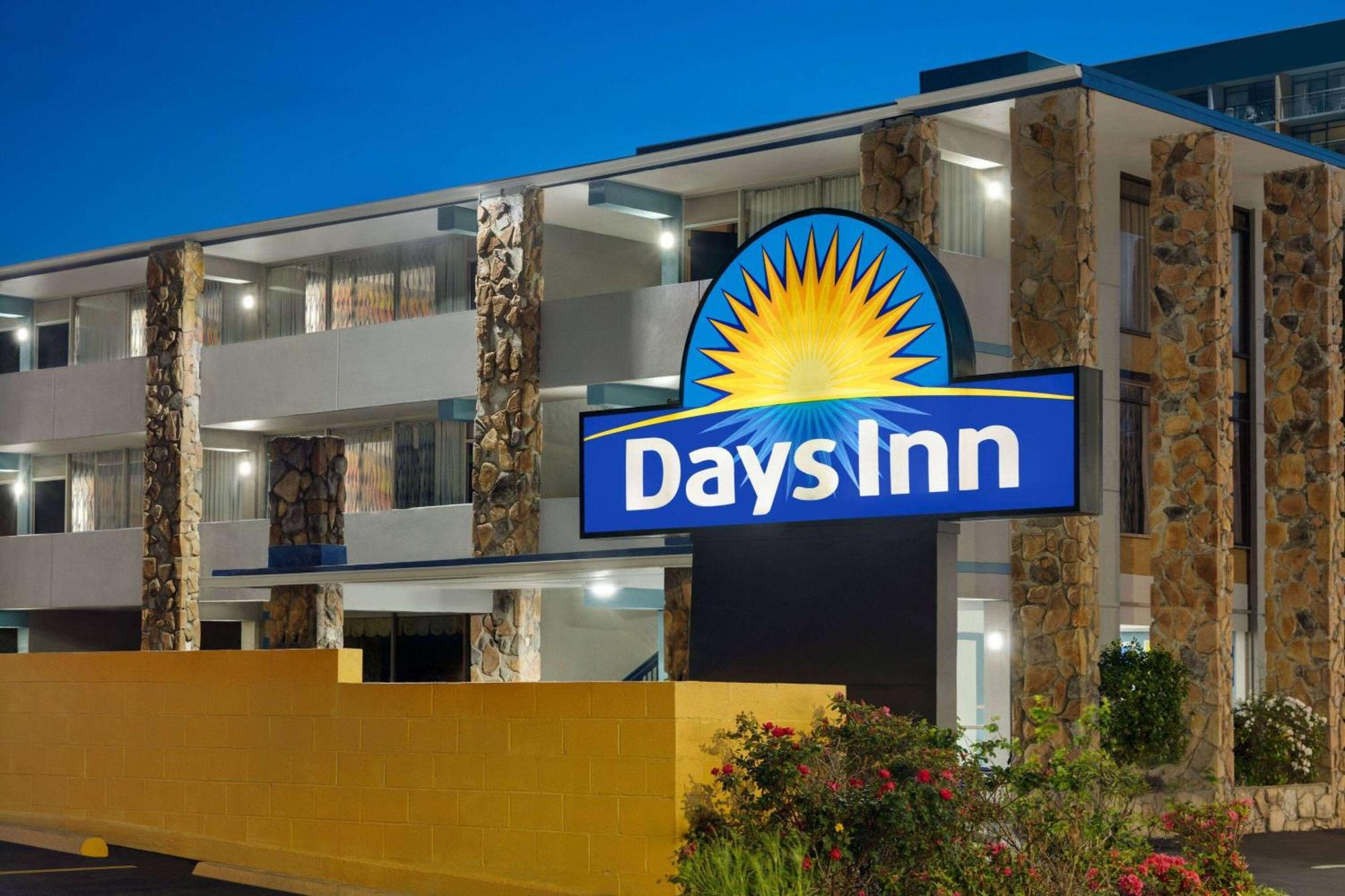 Days Inn By Wyndham Myrtle Beach-Beach Front Екстер'єр фото